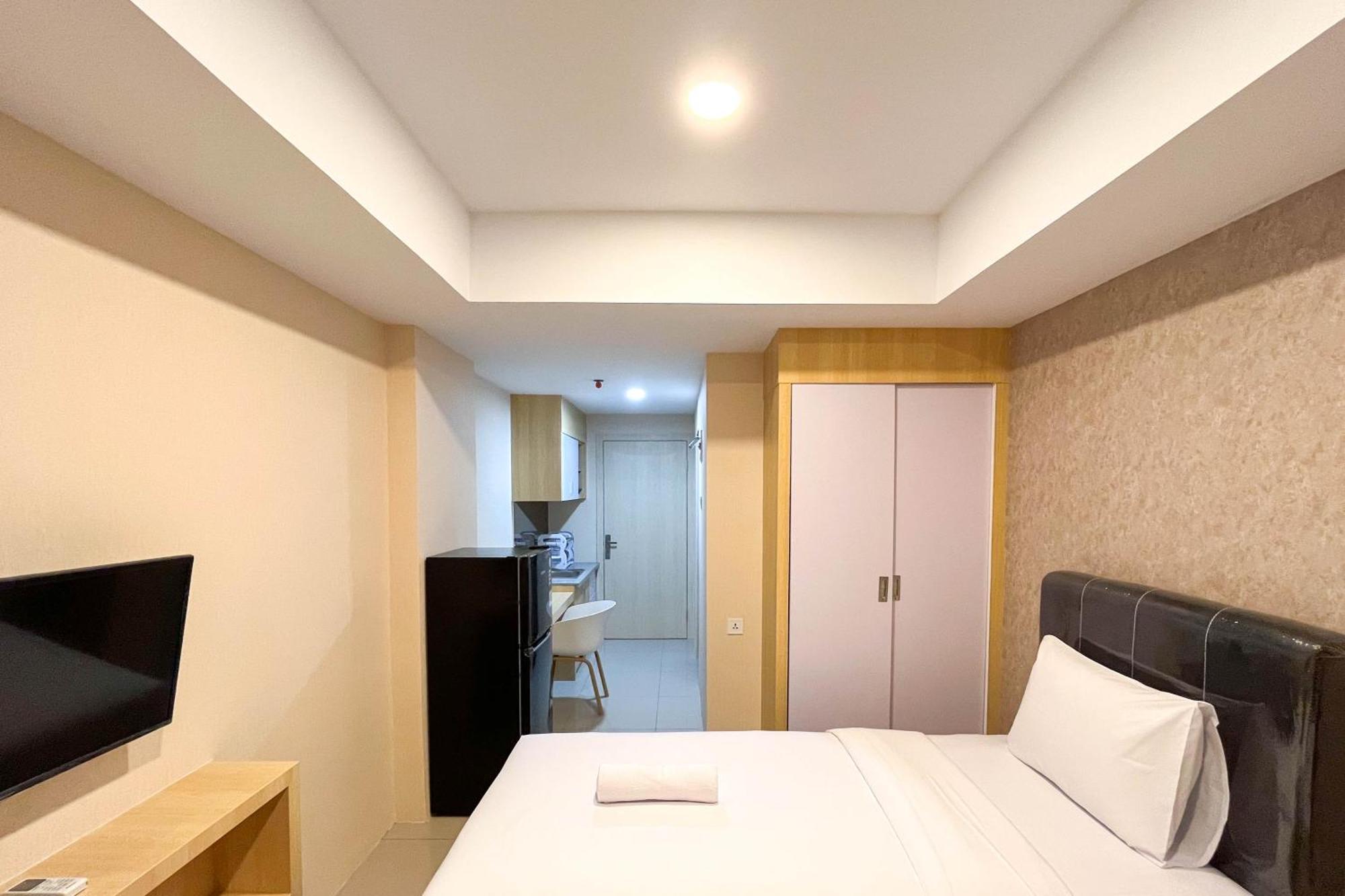 Minimalist At De Prima By Travelio Apartemen